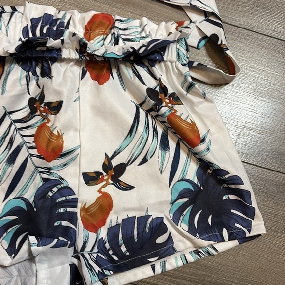 SM134 SHEIN floral belted shorts - Picture 3 of 7